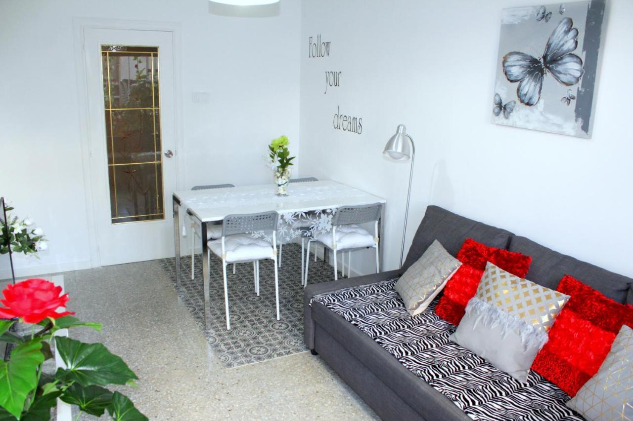 Apartmán Cosmo Grey L'Hospitalet de Llobregat Exteriér fotografie
