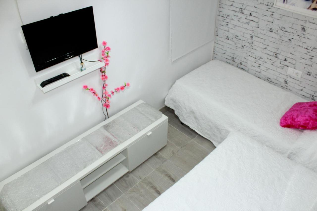 Apartmán Cosmo Grey L'Hospitalet de Llobregat Exteriér fotografie