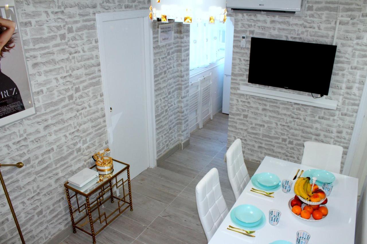 Apartmán Cosmo Grey L'Hospitalet de Llobregat Exteriér fotografie